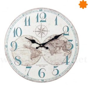 Reloj de pared vintage con mapa del mundo y carta de navegación