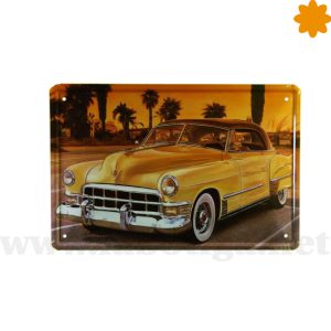 Cartel retro del coche clásico de color amarillo modelo V